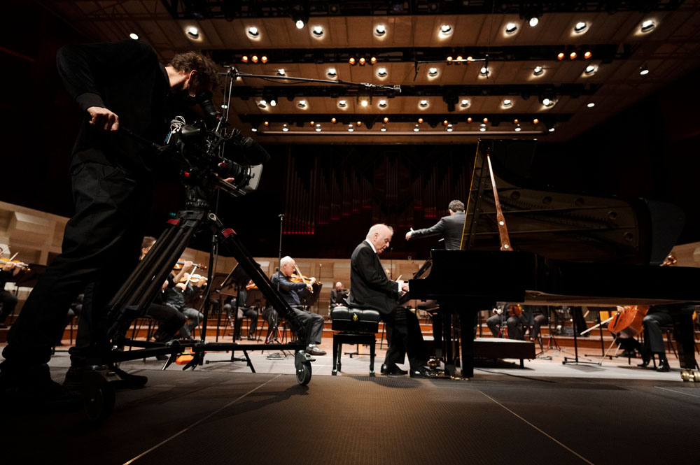 Concertfoto Rotterdams Philharmonisch Orkest met dirigent Lahav Shani en pianist Daniel Barenboim. Gefotografeerd door fotografe Karen van Gilst.